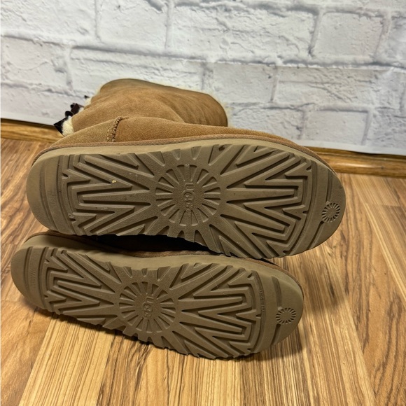 Ugg Boots with bows, sz 9 - Picture 5 of 6
